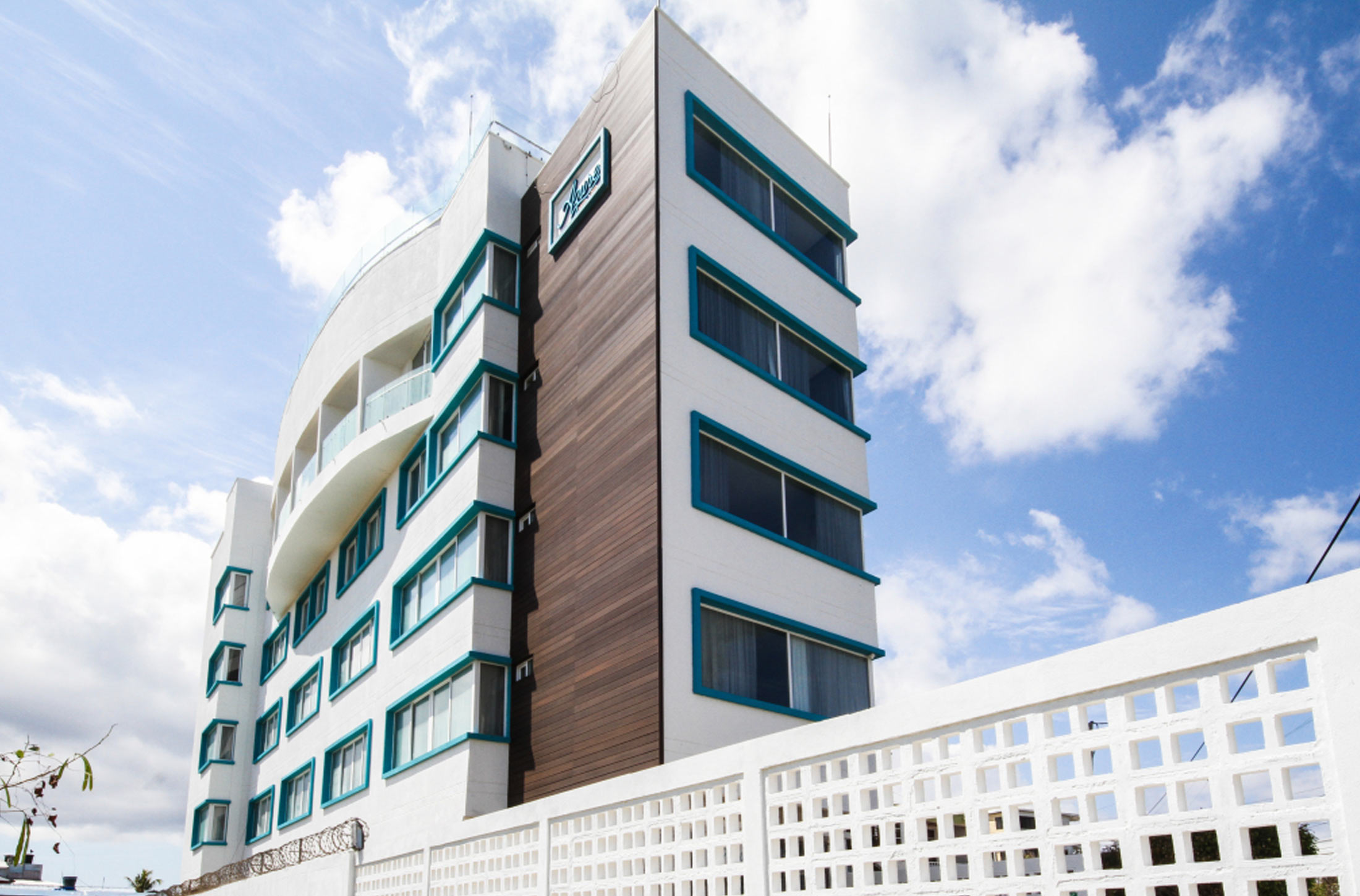 Hotel Azure Lofts & Pool