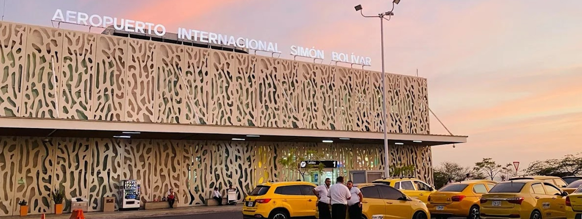 Transfer In-Out  (Hoteles Zona: Vía Ciénaga, Zona histórica-Centro)