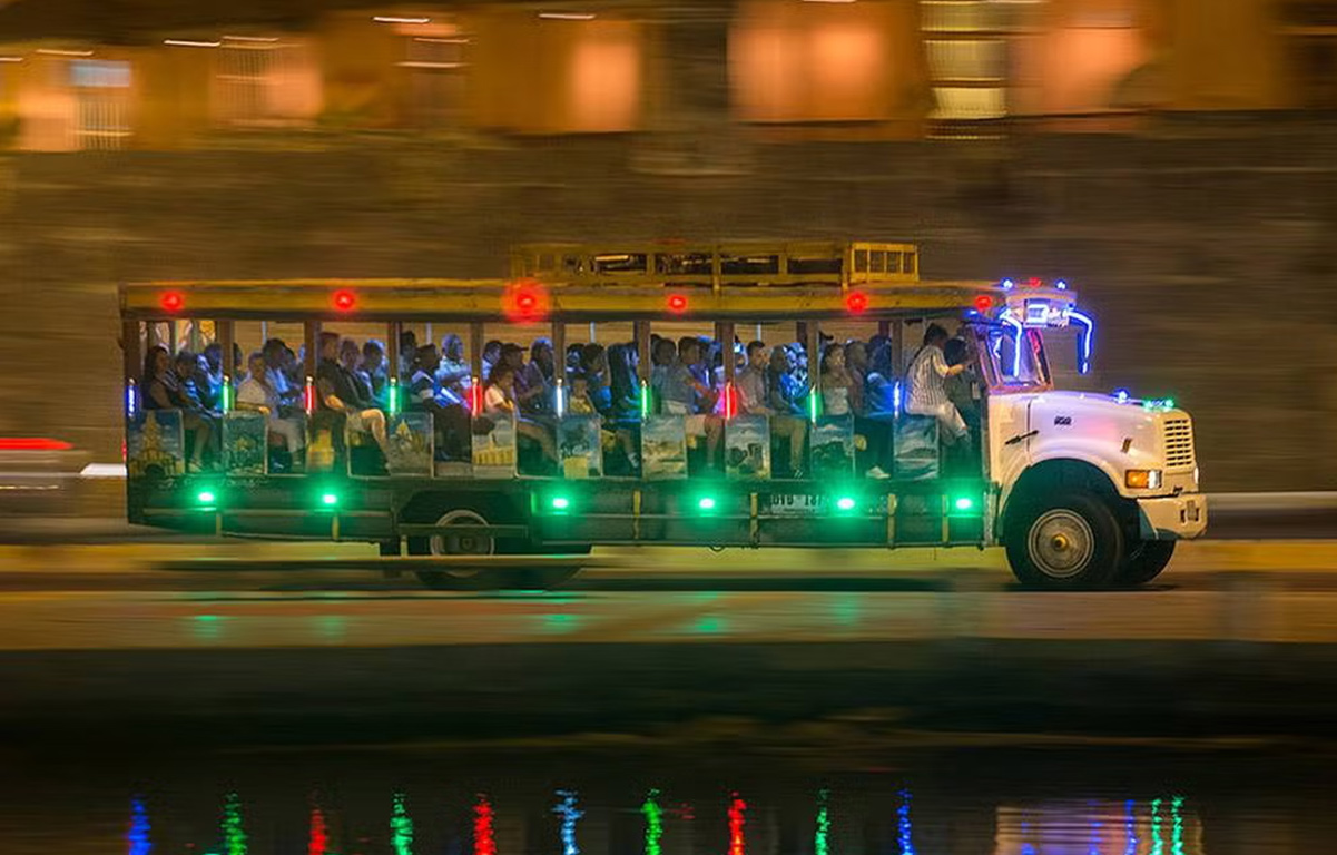 Chiva Rumbera (Chiva Tradicional)